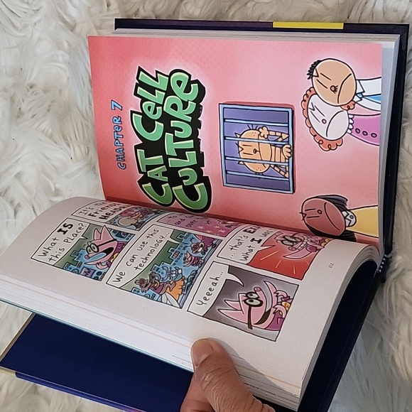 Dog Man Twenty Thousand Fleas Under the Sea Hardback book - Picture 7 of 8